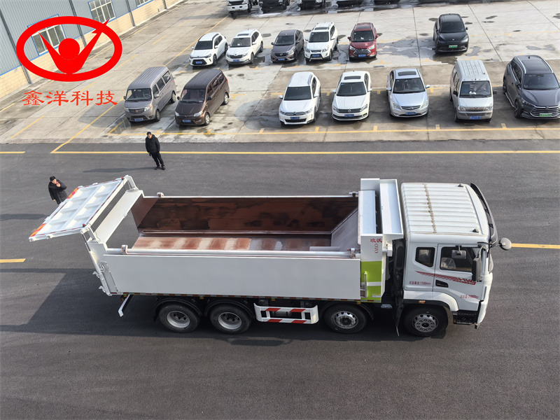 東風華神前四后八平推污泥自卸車