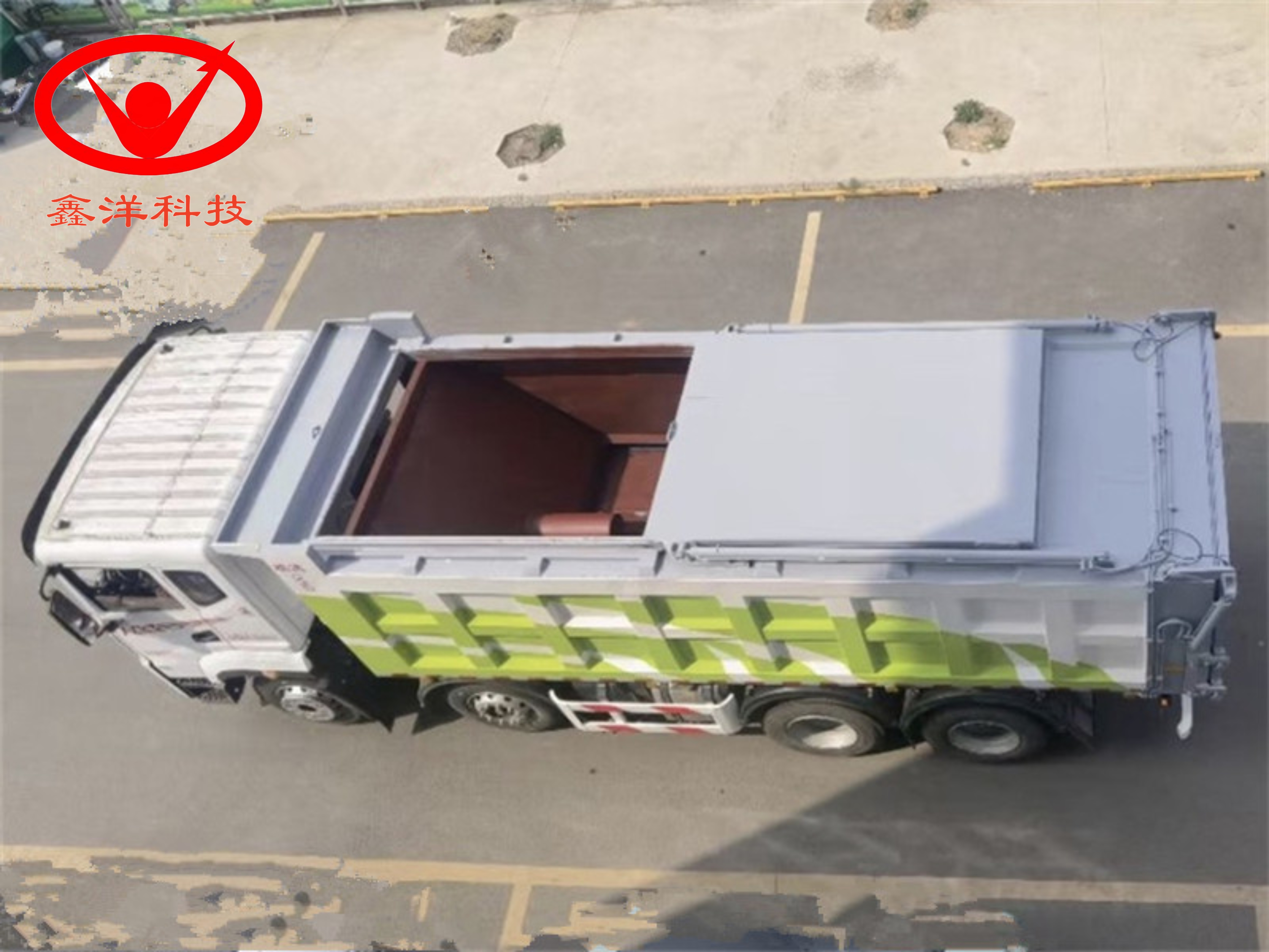 東風華神前四后八平推污泥自卸車