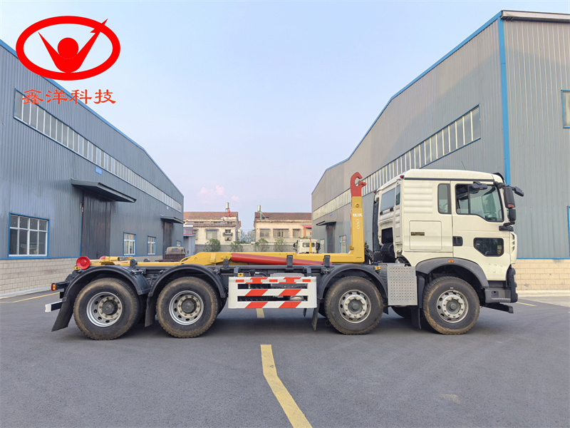 31噸重汽豪沃前四后八自卸垃圾車